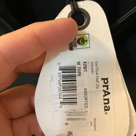 Prana NWT Ice Flow Half Zip cropped black top size medium with UPF 50. - Picture 5 of 9